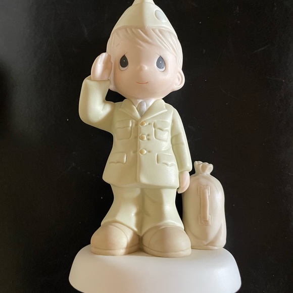 Precious Moments “Bless Those Who Serve Their Country” - Picture 4 of 7